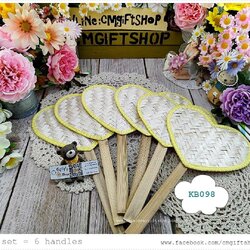 ขายส่ง SALEตำหนิ, ขายลดราคามีตำหนิเล็กน้อย , เกรดบี, พัดไม้ไผ่สานรูปหัวใจขอบผ้าสีเหลืองอ่อนพาสเทลจุดขาว, ขายเป็นชุด 1 ชุดมี 6 ด้าม, ประหยัดมาก, ไม่เน้นสวยงามแบบเนี้ยบ คุ้มมาก