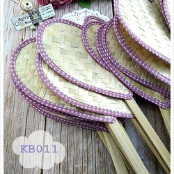 พัดไม้ไผ่สานรูปหัวใจขอบผ้าคอตตอนสีม่วงอ่อนจุดขาว 1 ด้าม, พัดหัวใจขอบผ้าลายจุด, พัดหัวใจ, พัดไม้ไผ่,พัดสาน