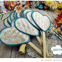 พัดไม้ไผ่สานรูปหัวใจขอบผ้าคอตตอนสีฟ้าอมเขียวจุดขาว ขายแบบ 1 ด้าม, พัดหัวใจขอบผ้าลายจุด, พัดหัวใจ, พัดไม้ไผ่, พัดสาน KB035