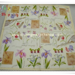 กระดาษแนปกิ้น ลายบัวรดน้ำ ดอกไม้สีม่วง ดอกไม้สีแดง พื้นหลังสีครีม