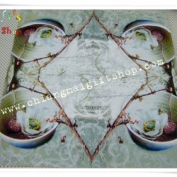 กระดาษแนปกิ้น ลายดอกไม้สีขาวในถ้วยกาแฟ พื้นหลังสีขาว วินเทจ