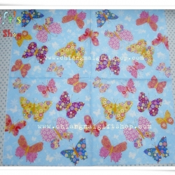 กระดาษแนปกิ้น ลายผีเสื้อปีกลายดอกไม้ พื้นหลังสีฟ้าขาว