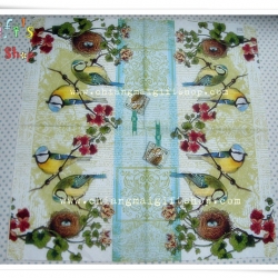 กระดาษแนปกิ้น ลายนกหัวสีฟ้าท้องสีเหลืองปีกสีเขียวเข้ม พื้นหลังสีขาวลายวินเทจ