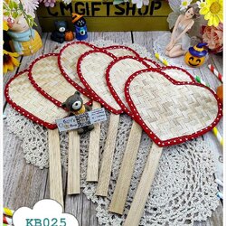 ขายส่ง SALEตำหนิ, ขายลดราคามีตำหนิเล็กน้อย, เกรดบี, พัดไม้ไผ่สานรูปหัวใจขอบผ้าลายจุดสีแดงจุดขาว ขายเป็นชุด 1 ชุดมี 6 ด้าม, ประหยัดมาก, ไม่เน้นสวยงามคุ้มมาก