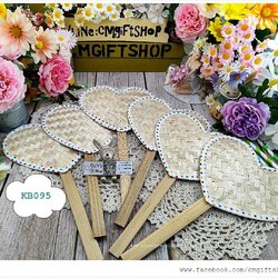 ขายส่ง SALEตำหนิ, ขายลดราคามีตำหนิเล็กน้อย , เกรดบี, พัดไม้ไผ่สานรูปหัวใจขอบผ้าสีขาวลายจุดหลากสี, ขายเป็นชุด 1 ชุดมี 6 ด้าม, ประหยัดมาก, ไม่เน้นสวยงามแบบเนี้ยบ คุ้มมาก