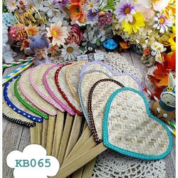 ขายส่ง SALEตำหนิ, ขายลดราคามีตำหนิเล็กน้อย, เกรดบี, พัดไม้ไผ่สานรูปหัวใจขอบผ้า 12 สี ลายจุด, ขายเป็นชุด 1 ชุดมี 12 ด้าม, ประหยัดมาก รหัสสินค้า KB065