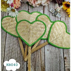 พัดไม้ไผ่สานรูปหัวใจขอบผ้าคอตตอนสีเขียวสดจุดขาว แบบ 1 ด้าม, พัดหัวใจขอบผ้าลายจุด, พัดหัวใจ, พัดไม้ไผ่, พัดสาน KB040 สวยมาก