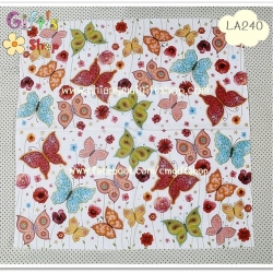 กระดาษแนปกิ้น ลายสีเสื้อหลากสี พื้นหลังสีขาว