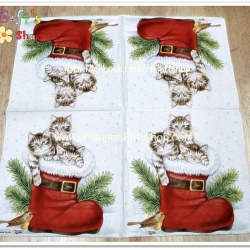 กระดาษแนปกิ้น ลายลูกแมวสามตัวในรองเท้าซานต้าครอสข้างนก พื้นหลังสีขาว