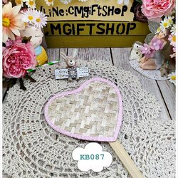 พัดไม้ไผ่สานรูปหัวใจขอบผ้าคอตตอนสีชมพูอ่อนพาสเทลจุดสีขาว, แบบ 1 ด้าม, พัดหัวใจขอบผ้าลายจุด, พัดหัวใจ, พัดไม้ไผ่, พัดสาน, KB087