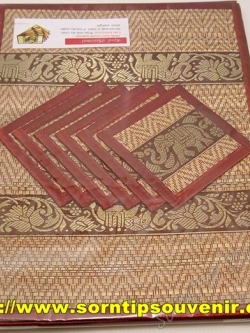 เซ็ตที่รองจาน ที่รองแก้วเสื่อกกสีเลือดหมู 6 ที่ ของที่ระลึกไทย