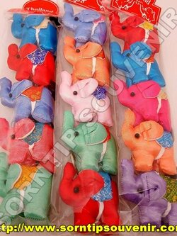 พวงกุญแจช้าง 4 ขาเล็กผ้าไหม ของที่ระลึกไทย