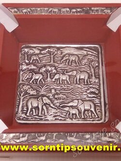 ที่เขี่ยบุหรี่ไม้ช้างโคลงโลหะ