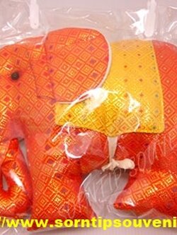 หมอนตุ๊กตาช้างผ้าไทยสีแดง