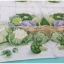 กระดาษแนปกิ้น ลาย Cabbage ตะกร้าผัก ดอกกะหล่ำ บล็อคโคลี่ พื้นหลังลายไม้สีขาว