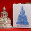 พระบูชาพระพุทธสิหิงค์ ขนาด 5 นิ้ว เนื้ออาบเงิน รุ่นเลื่อนตำแหน่ง เงินไหลมา วัดพระมหาธาตุฯ นครศรีธรรมราช ปี 2564 มีตราสัญญลักษณ์ ออป. ประดิษฐานอยู่บนผ้าทิพย์ สวยงามมากครับ